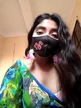 Snapshot of Lina-Rose chatting on 11.05.25 Lina-Rose online show from 11.05.25