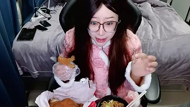 Snapshot of Angelababy001 chatting on 01.09.25 Angelababy001 online show from 01.09.25