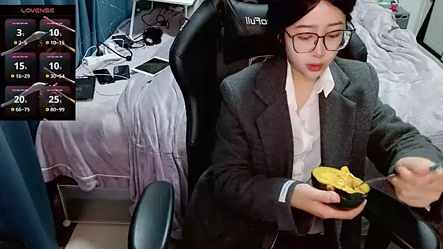 Snapshot of Angelababy001 chatting on 01.13.25 Angelababy001 online show from 01.13.25