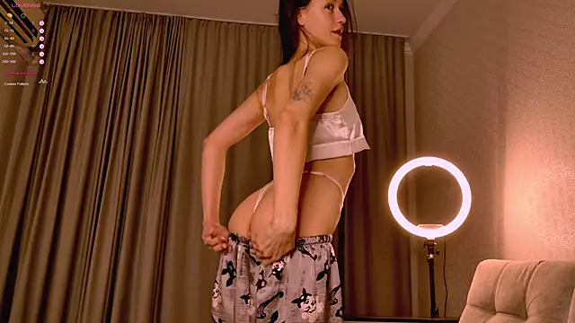 Snapshot of Alice__grace chatting on 11.13.25 Alice grace online show from 11.13.25