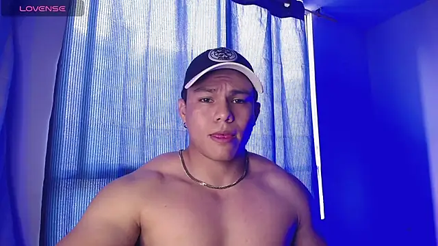 Snapshot of RoyConstance chatting on 01.05.25 RoyConstance online show from 01.05.25