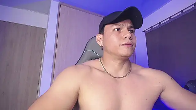 Snapshot of RoyConstance chatting on 03.07.25 RoyConstance online show from 03.07.25