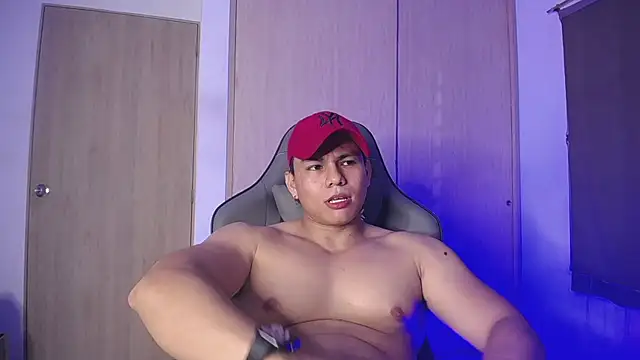 Snapshot of RoyConstance chatting on 03.10.25 RoyConstance online show from 03.10.25