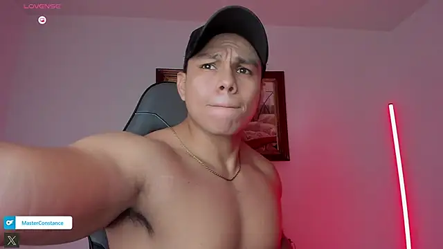 Snapshot of RoyConstance chatting on 09.15.25 RoyConstance online show from 09.15.25