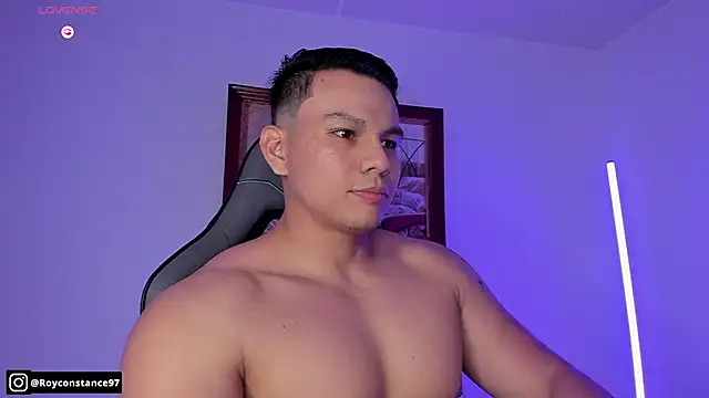 Snapshot of RoyConstance chatting on 12.14.25 RoyConstance online show from 12.14.25