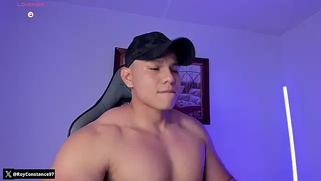 Snapshot of RoyConstance chatting on 12.16.25 RoyConstance online show from 12.16.25