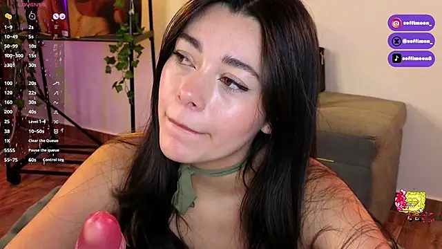 Snapshot of Soffimoon_ chatting on 02.11.25 Soffimoon online show from 02.11.25