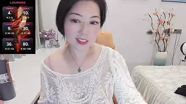 Snapshot of Crystal_Wings chatting on 09.13.25 Crystal Wings online show from 09.13.25