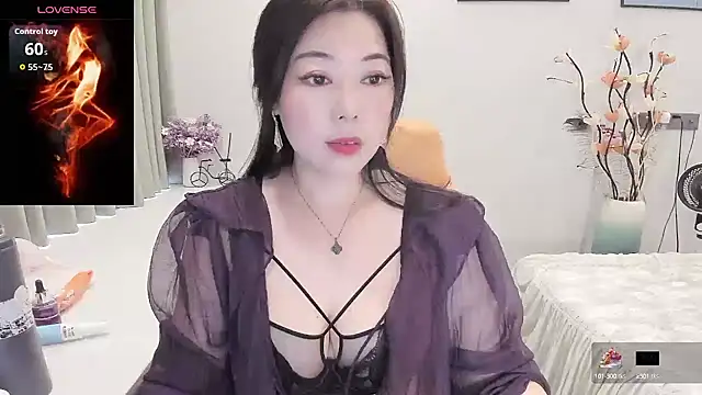 Snapshot of Crystal_Wings chatting on 09.14.25 Crystal Wings online show from 09.14.25