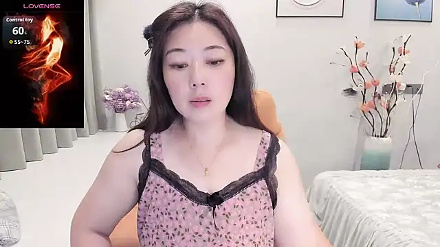 Snapshot of Crystal_Wings chatting on 09.18.25 Crystal Wings online show from 09.18.25
