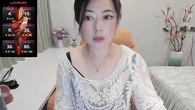 Snapshot of Crystal_Wings chatting on 09.20.25 Crystal Wings online show from 09.20.25