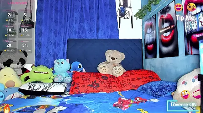 soyander03  online show from 02.13.25