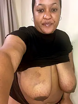 Snapshot of Missmoox24 chatting on 09.30.25 Missmoox24 online show from 09.30.25