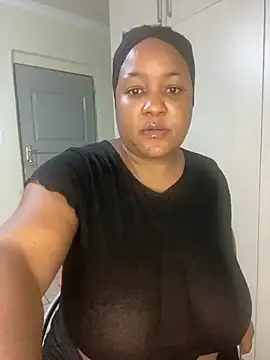 Snapshot of Missmoox24 chatting on 10.29.25 Missmoox24 online show from 10.29.25