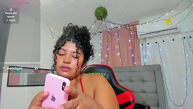 valentina 0  online show from 01.30.25