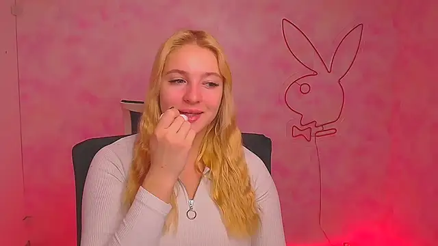 Snapshot of Milka_kiss_ chatting on 12.08.24 Milka kiss online show from 12.08.24