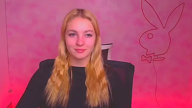 Snapshot of Milka_kiss_ chatting on 12.20.24 Milka kiss online show from 12.20.24