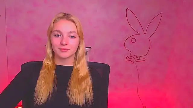 Snapshot of Milka_kiss_ chatting on 12.20.24 Milka kiss online show from 12.20.24