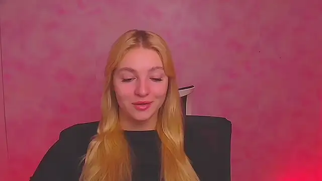 Snapshot of Milka_kiss_ chatting on 12.24.24 Milka kiss online show from 12.24.24