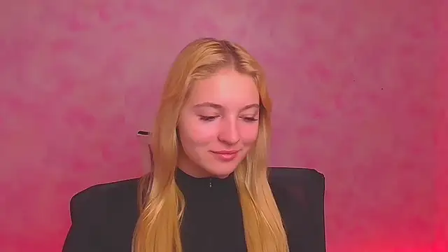 Snapshot of Milka_kiss_ chatting on 12.26.24 Milka kiss online show from 12.26.24