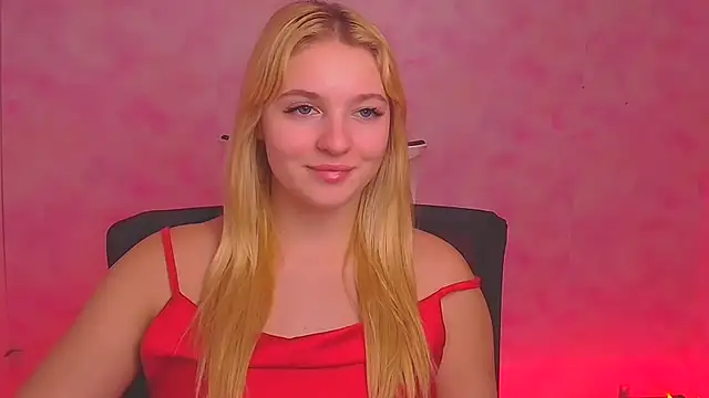 Snapshot of Milka_kiss_ chatting on 12.28.24 Milka kiss online show from 12.28.24