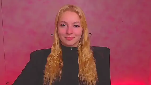 Snapshot of Milka_kiss_ chatting on 01.05.25 Milka kiss online show from 01.05.25