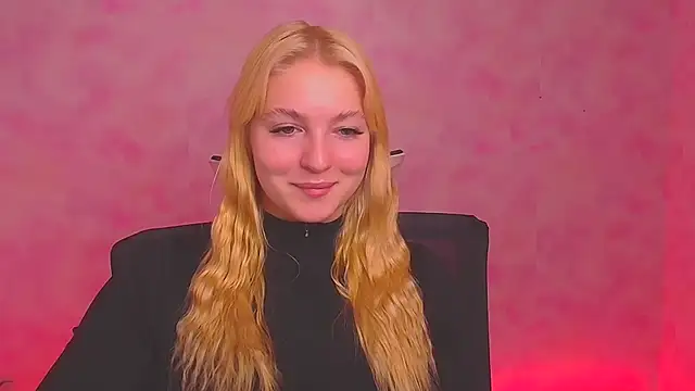 Snapshot of Milka_kiss_ chatting on 01.05.25 Milka kiss online show from 01.05.25