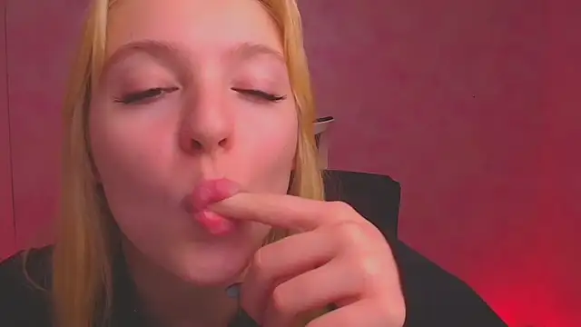 Snapshot of Milka_kiss_ chatting on 01.06.25 Milka kiss online show from 01.06.25