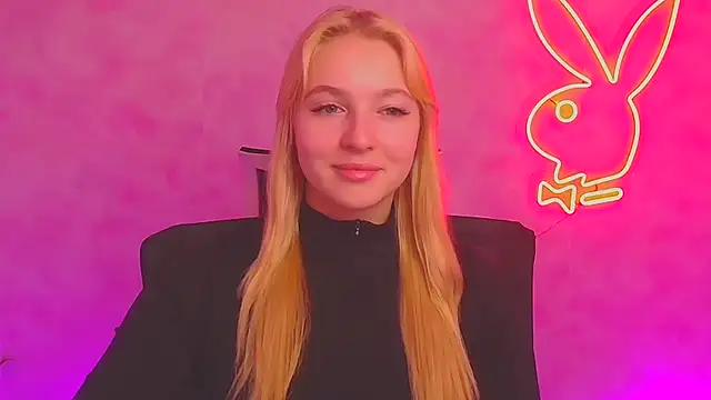 Snapshot of Milka_kiss_ chatting on 01.11.25 Milka kiss online show from 01.11.25