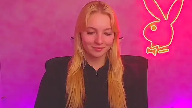 Snapshot of Milka_kiss_ chatting on 01.11.25 Milka kiss online show from 01.11.25