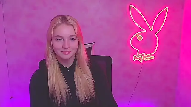 Snapshot of Milka_kiss_ chatting on 02.01.25 Milka kiss online show from 02.01.25