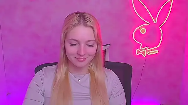 Snapshot of Milka_kiss_ chatting on 02.02.25 Milka kiss online show from 02.02.25