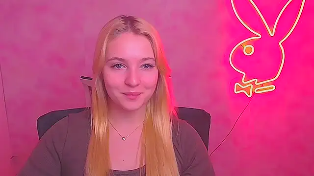 Snapshot of Milka_kiss_ chatting on 02.08.25 Milka kiss online show from 02.08.25