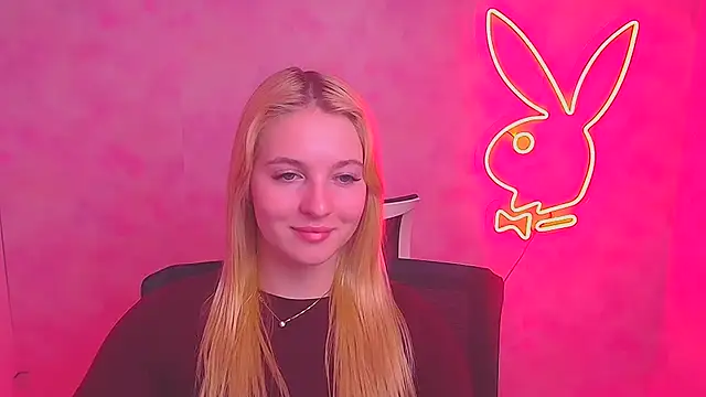 Snapshot of Milka_kiss_ chatting on 02.10.25 Milka kiss online show from 02.10.25