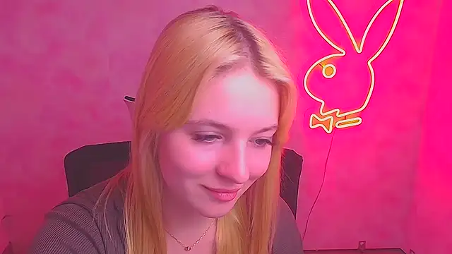 Snapshot of Milka_kiss_ chatting on 02.11.25 Milka kiss online show from 02.11.25