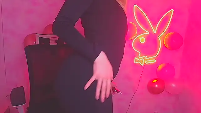 Snapshot of Milka_kiss_ chatting on 02.13.25 Milka kiss online show from 02.13.25