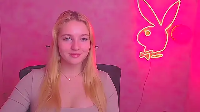 Snapshot of Milka_kiss_ chatting on 02.16.25 Milka kiss online show from 02.16.25