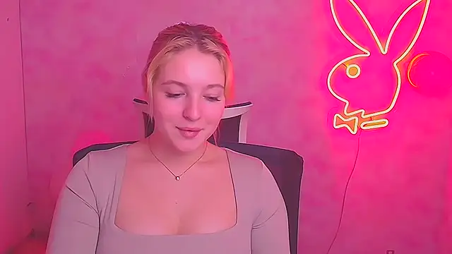 Snapshot of Milka_kiss_ chatting on 02.16.25 Milka kiss online show from 02.16.25