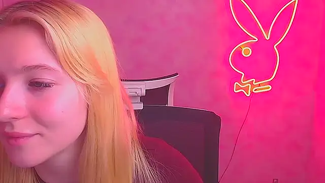 Snapshot of Milka_kiss_ chatting on 02.24.25 Milka kiss online show from 02.24.25