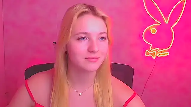 Snapshot of Milka_kiss_ chatting on 02.28.25 Milka kiss online show from 02.28.25