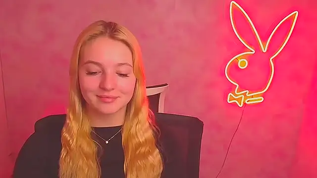 Snapshot of Milka_kiss_ chatting on 03.02.25 Milka kiss online show from 03.02.25