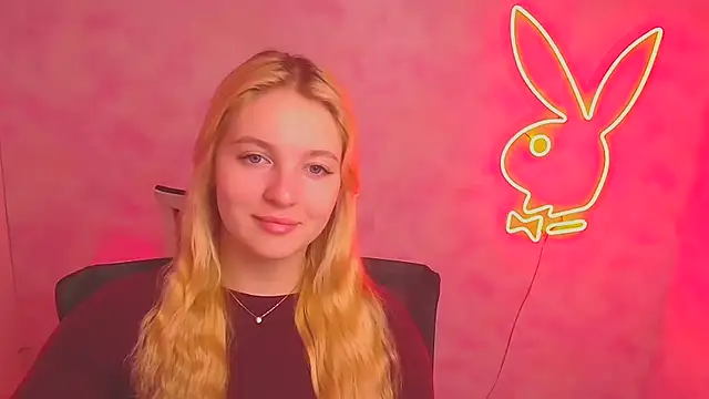 Snapshot of Milka_kiss_ chatting on 03.04.25 Milka kiss online show from 03.04.25