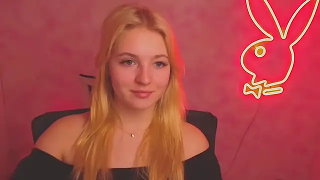 Snapshot of Milka_kiss_ chatting on 03.11.25 Milka kiss online show from 03.11.25