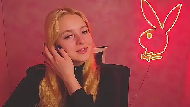 Snapshot of Milka_kiss_ chatting on 03.14.25 Milka kiss online show from 03.14.25