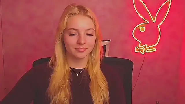 Snapshot of Milka_kiss_ chatting on 03.15.25 Milka kiss online show from 03.15.25