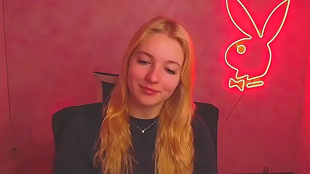 Snapshot of Milka_kiss_ chatting on 03.18.25 Milka kiss online show from 03.18.25