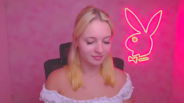 Snapshot of Milka_kiss_ chatting on 09.10.25 Milka kiss online show from 09.10.25