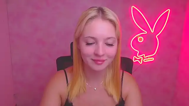 Snapshot of Milka_kiss_ chatting on 09.11.25 Milka kiss online show from 09.11.25