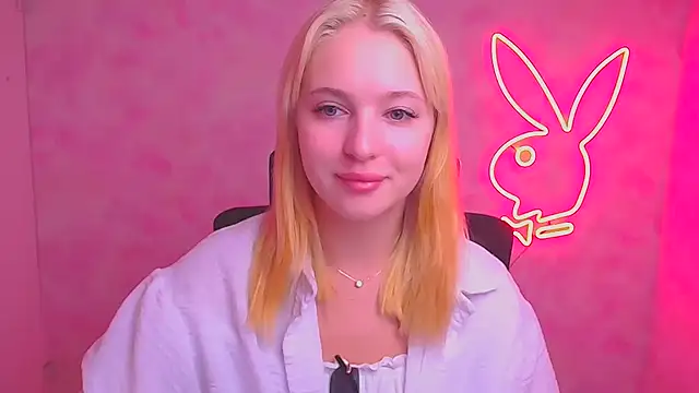 Snapshot of Milka_kiss_ chatting on 09.16.25 Milka kiss online show from 09.16.25