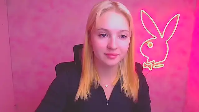 Snapshot of Milka_kiss_ chatting on 09.19.25 Milka kiss online show from 09.19.25